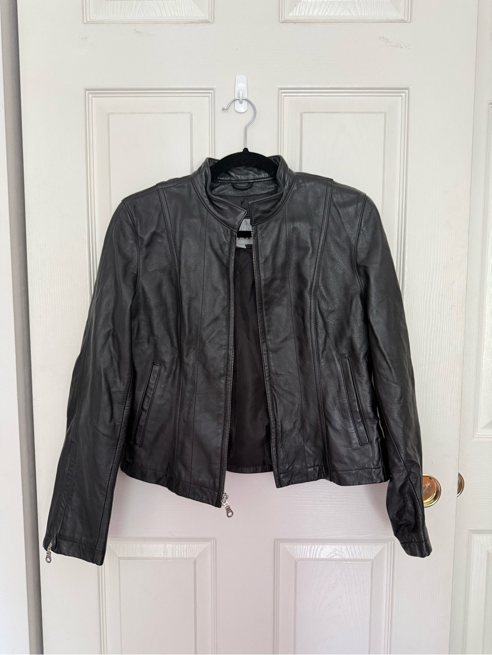 Wilsons Leather Black Women's Slim-Fit Leather Jacket
